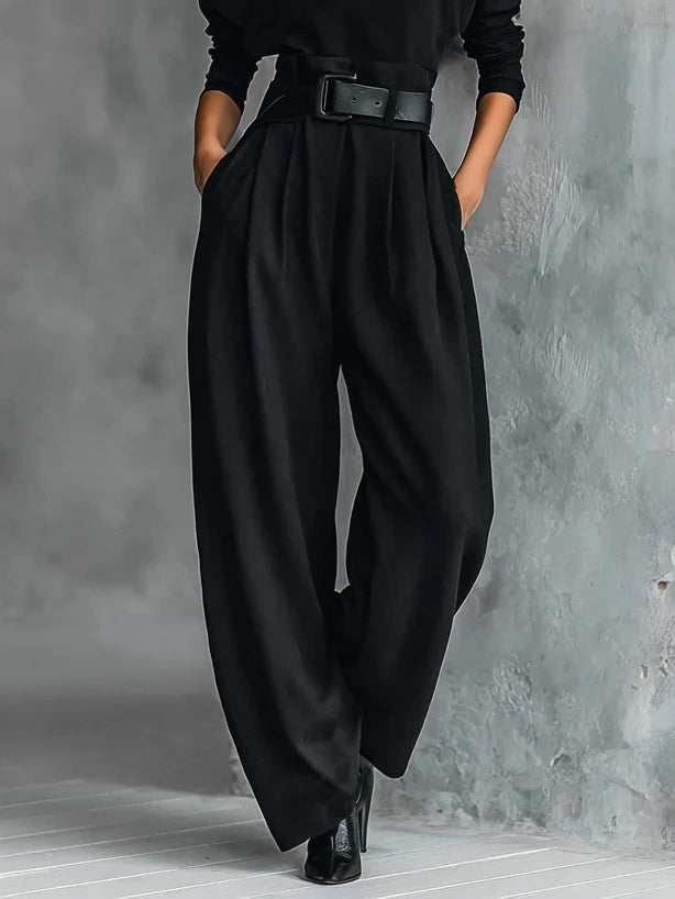 Lisa™ - Black two-piece set with belt